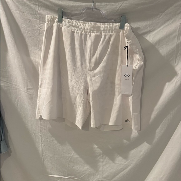 ALO Yoga 7” White Athletic Shorts with Elastic Waistband